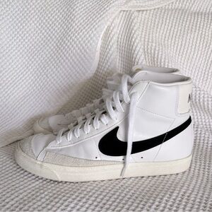Nike Blazer Mid 77’ Vintage White and Black Mens 10 Like New